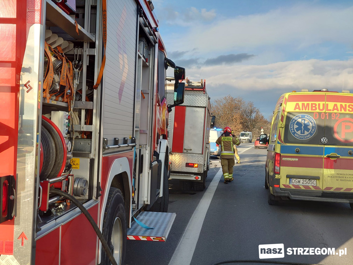 Zderzenie na krajowej „piątce” w Strzegomiu [FOTO] 